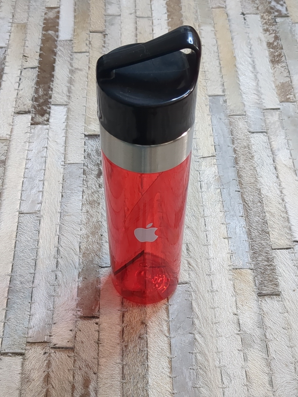 Apple Employee H2Go Soho 20oz Single Wall Red Water Bottle